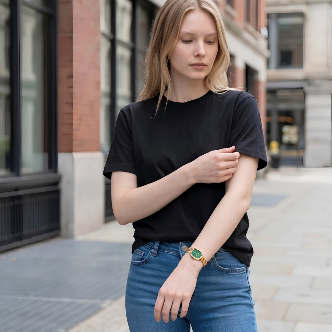 Walrus Small Size Premium Oval Green Dial Golden Bracelet Strap Analog Watch - For Women - Image 3